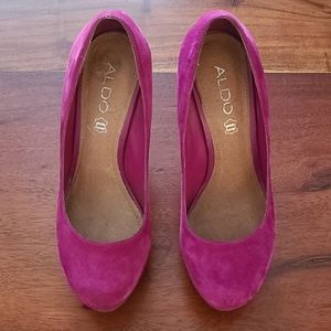 FUCHSIA SUEDE LEATHER ALDO PUMP HEELS